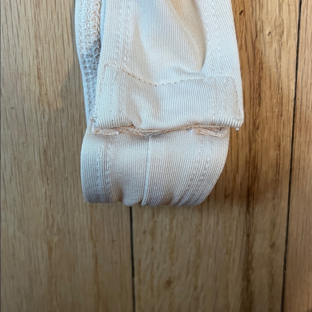 Superdown Stasia Lace Bodysuit in White & Nude. Size medium new with tags - Picture 7 of 8